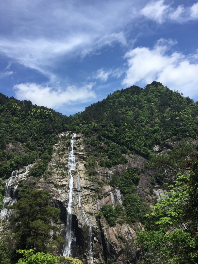 婺源鄣山顶大瀑布