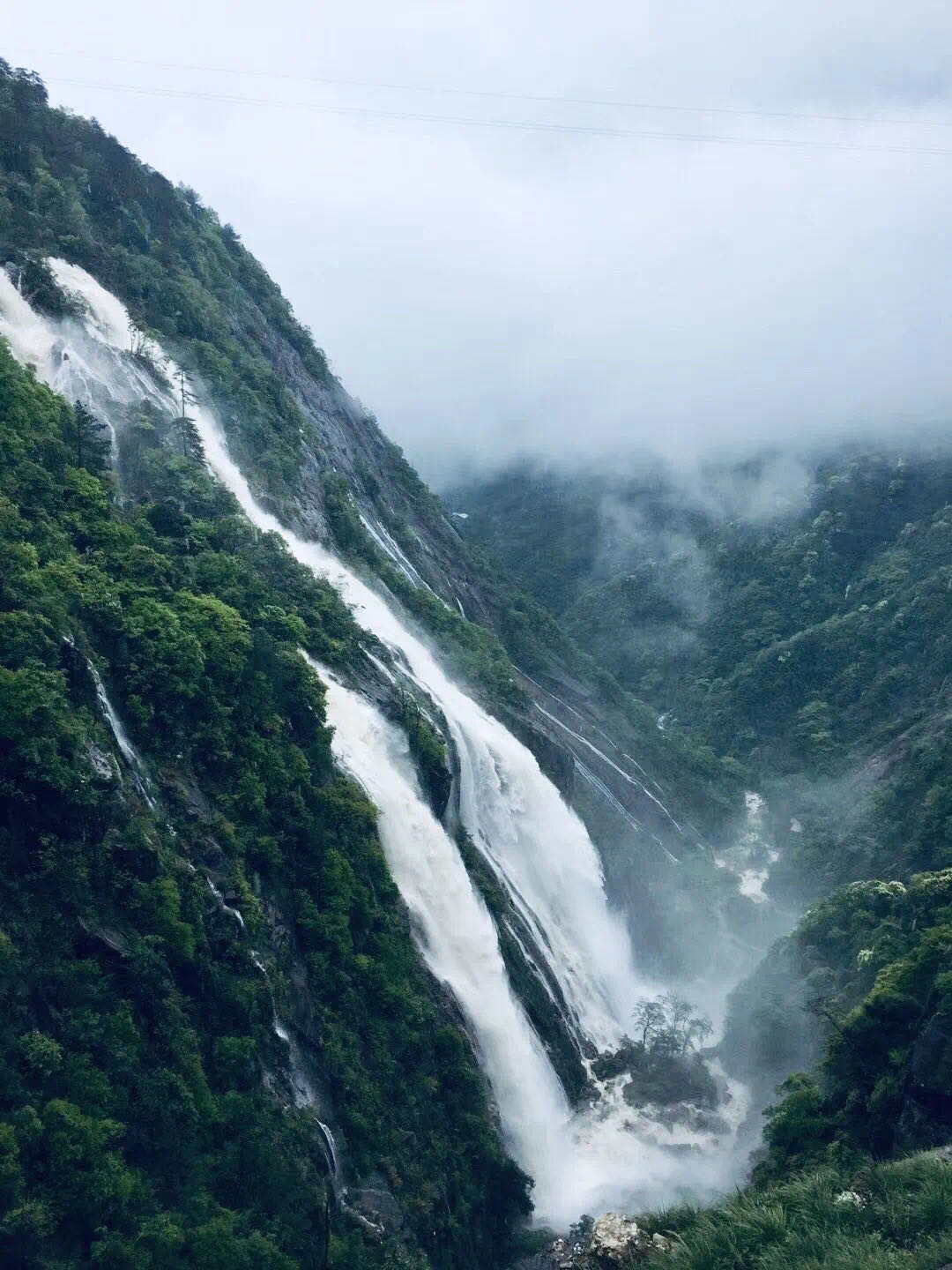 鄣山村瀑布